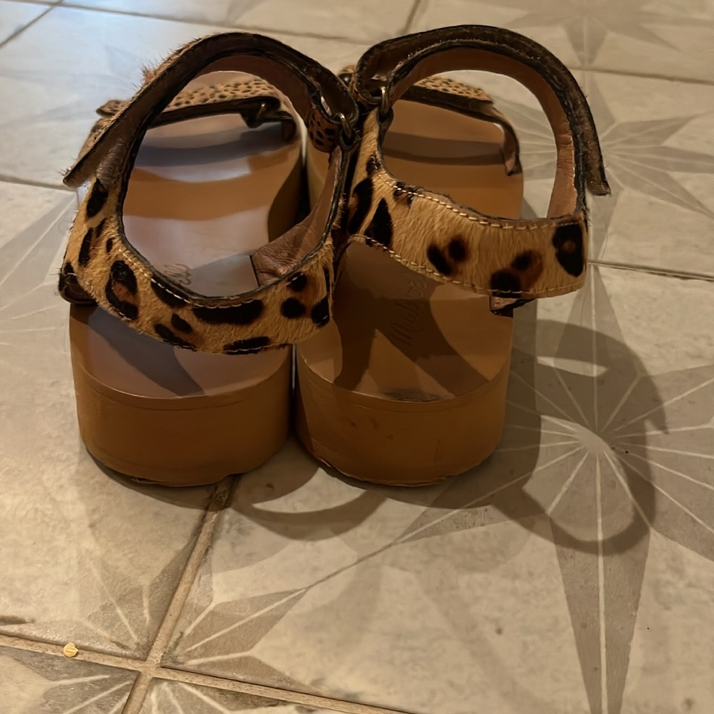 Madewell leopard print Velcro Tevas - Picture 3 of 4